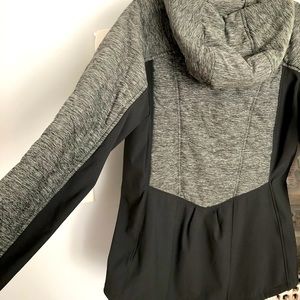 North Face light jacket. Beautiful design. Great for travel. Very lightly used.